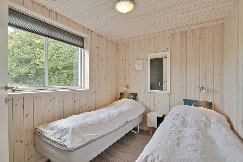Sovrummen är väl inrättade med enkel- eller dubbelsäng och garderob