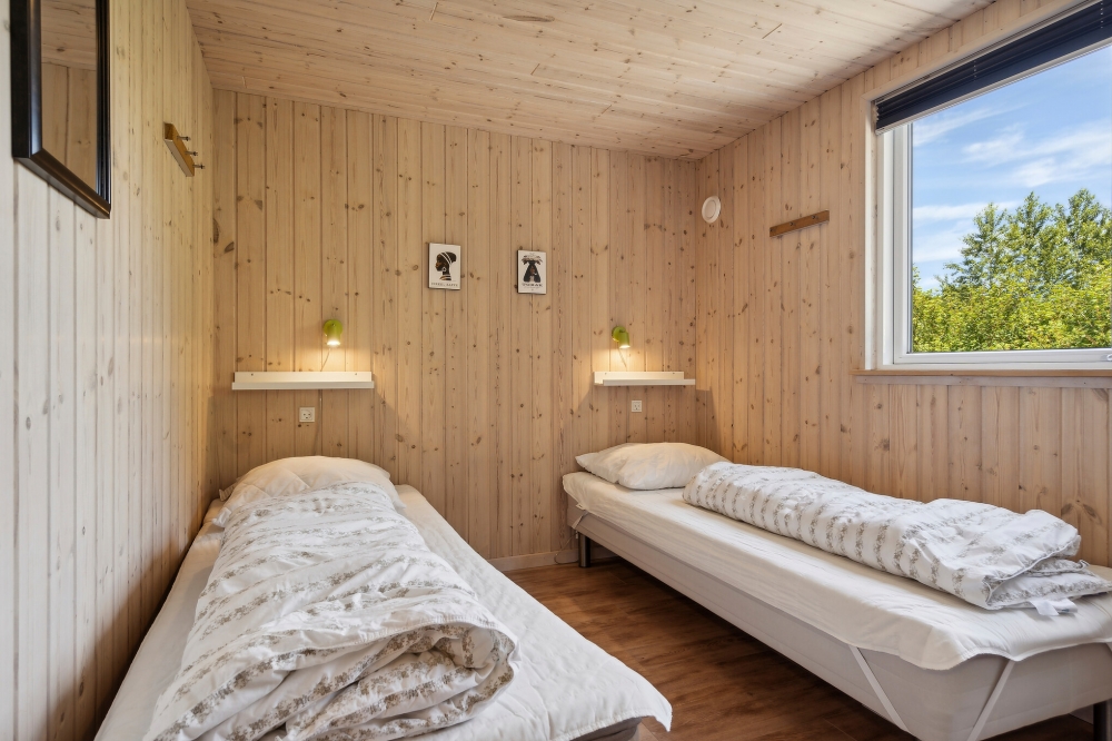 Ett av de 7 utmärkta sovrummen i lyxstuga nr 320 i Østjylland.