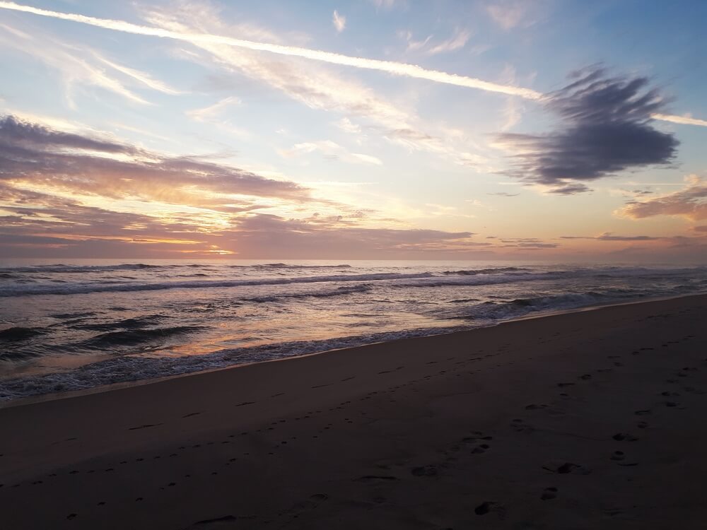 Stranden i närheten av lyxhus 332 i Vestjylland bjuder in till en promenad.