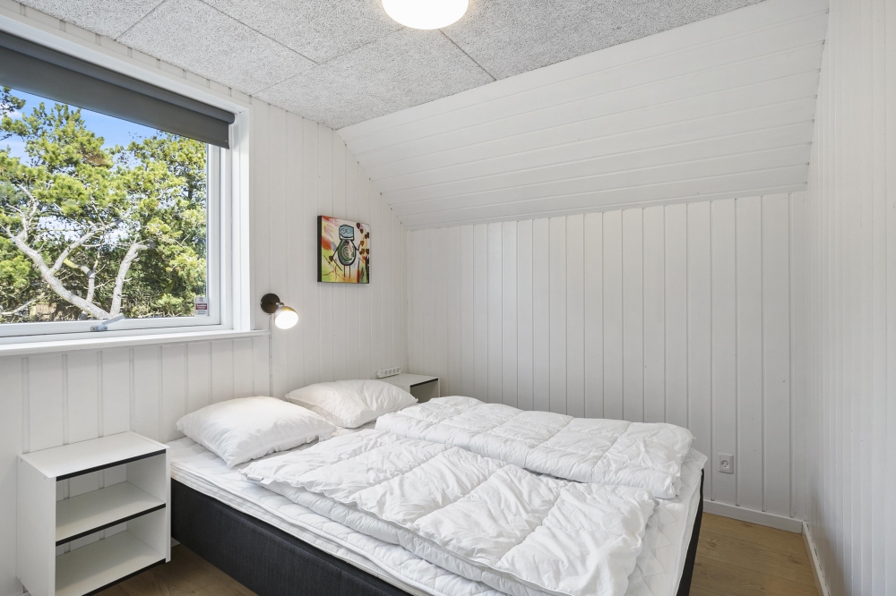 Ett av de 6 utmärkta sovrummen i lyxstuga nr 332 i Vestjylland.