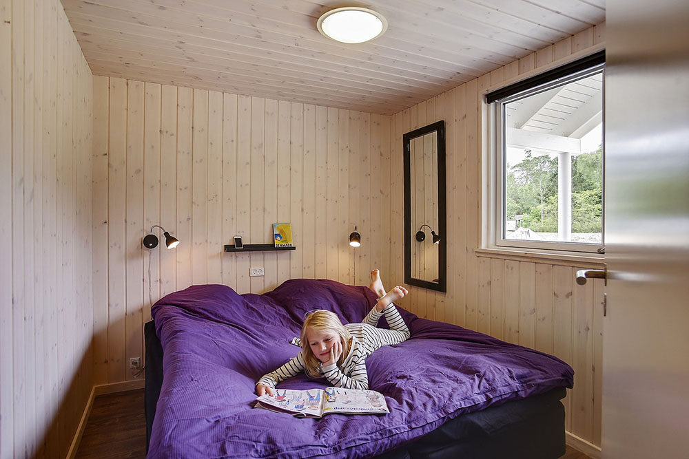 Ett av de 8 utmärkta sovrummen i lyxstuga nr 346 i Nordsjälland.