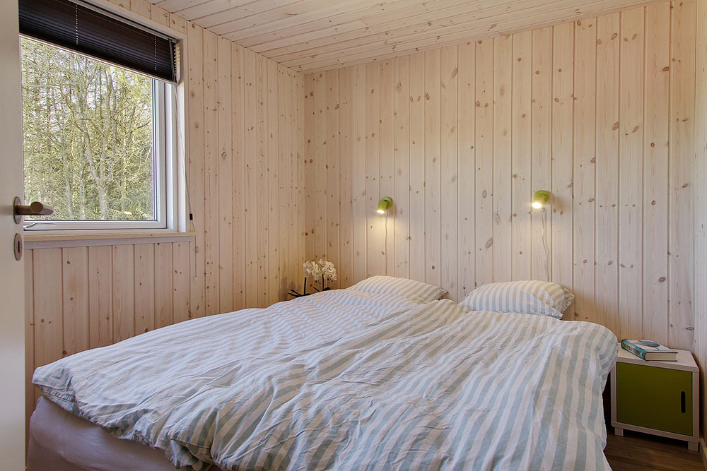 Ett av de 7 utmärkta sovrummen i lyxstuga nr 367 i Nordsjälland.
