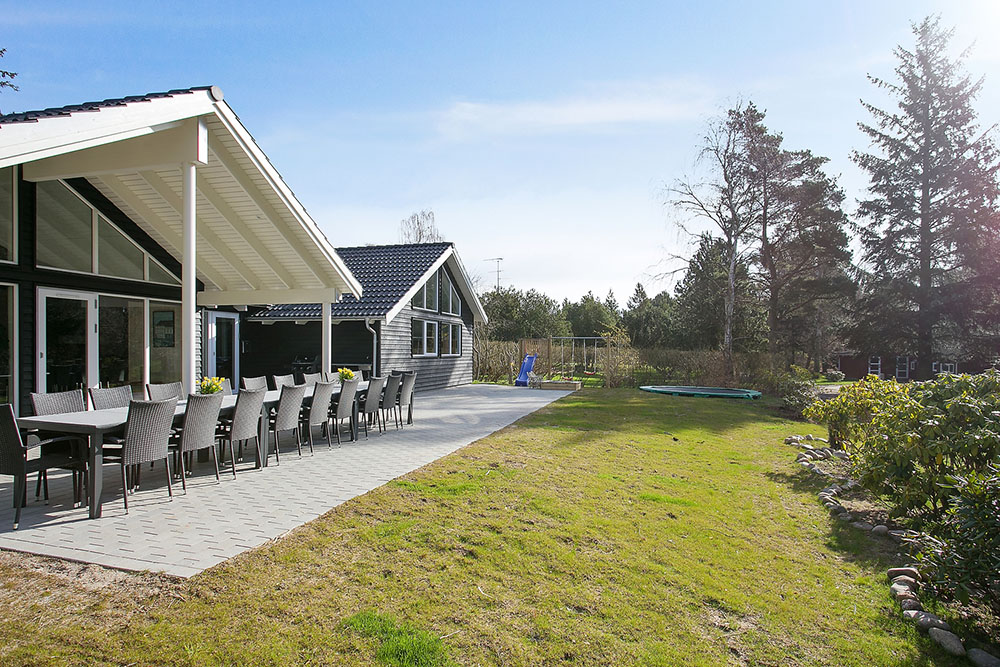 Den tjusiga sommarstugan nr 384 med gott om plats för upp till 20 personer
