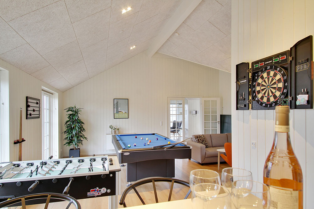 Tävla i sommarhusets aktivitetsrum när ni besöker lyxhus nr 386 i Østjylland.