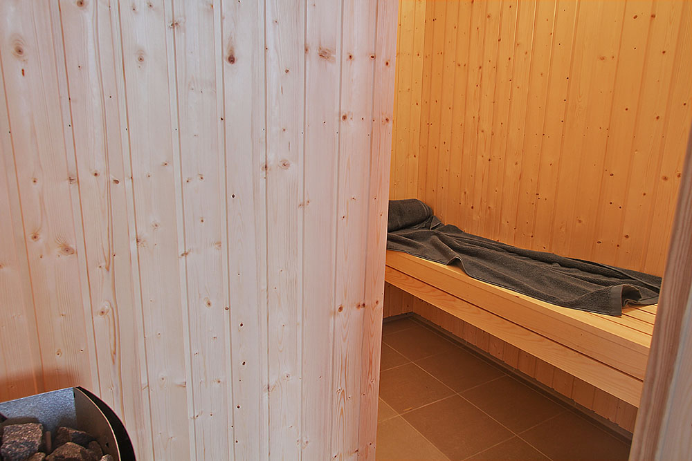Njut av bastuvärmen i lyxstuga nr 708 för 12 personer