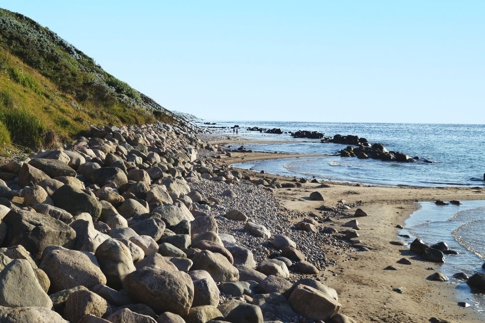 Stranden i närheten av lyxhus 395.