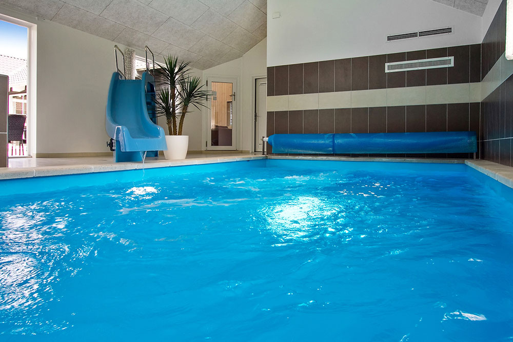 Den härliga poolen i lyxstuga nr 714 för 24 personer