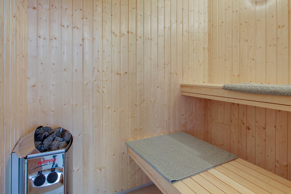 Njut av bastuvärmen i lyxstuga nr 407 för 22 personer