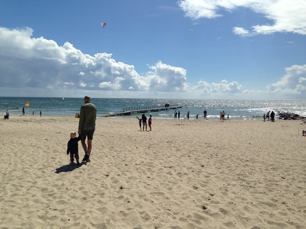 Stranden i närheten av lyxhus 409 i Vestjylland bjuder in till en promenad.