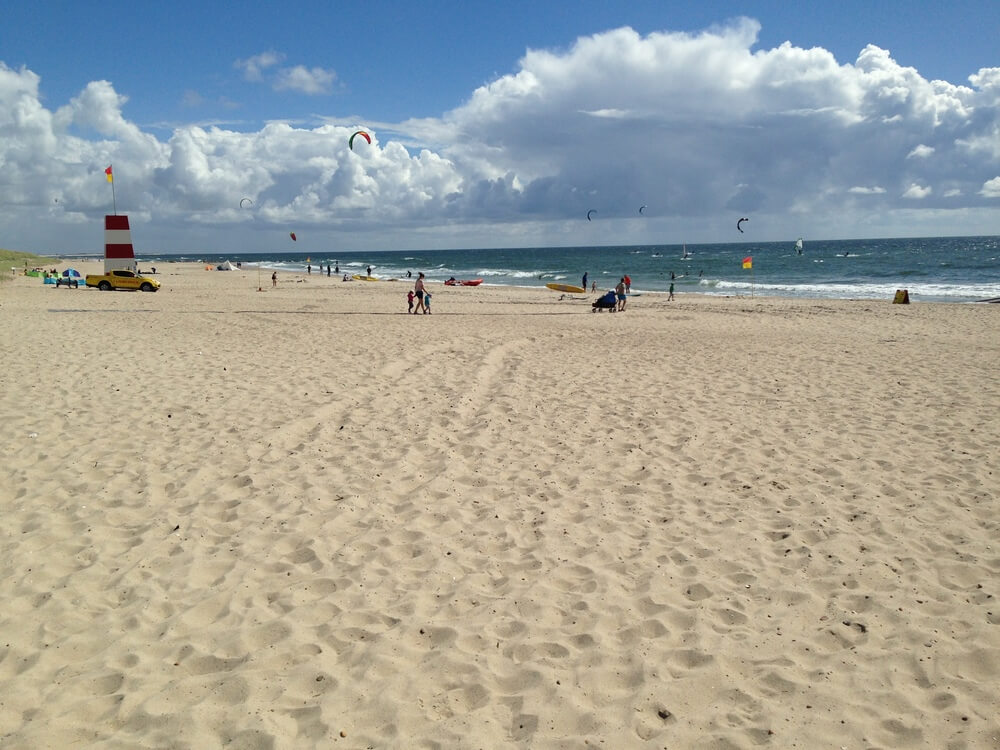Stranden i närheten av lyxhus 409.