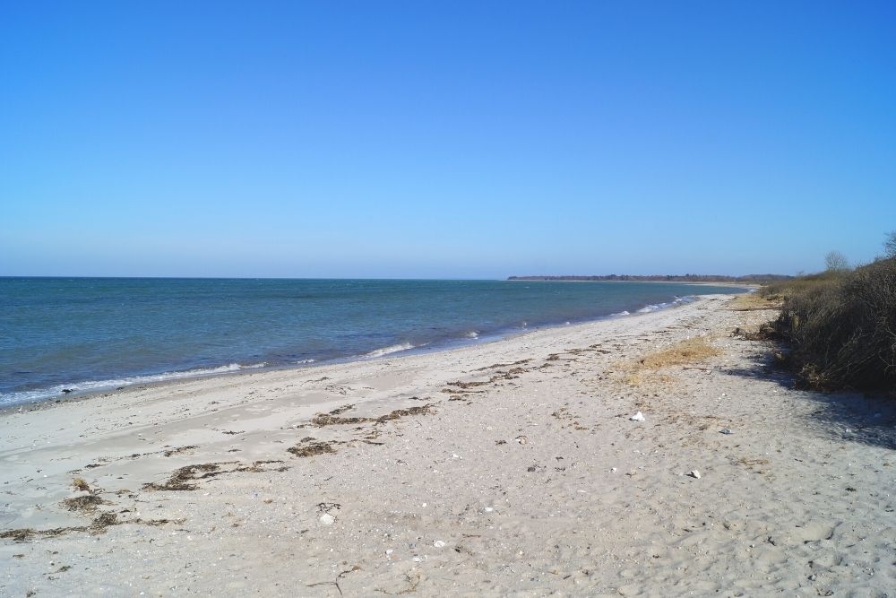 Stranden i närheten av lyxhus 418.