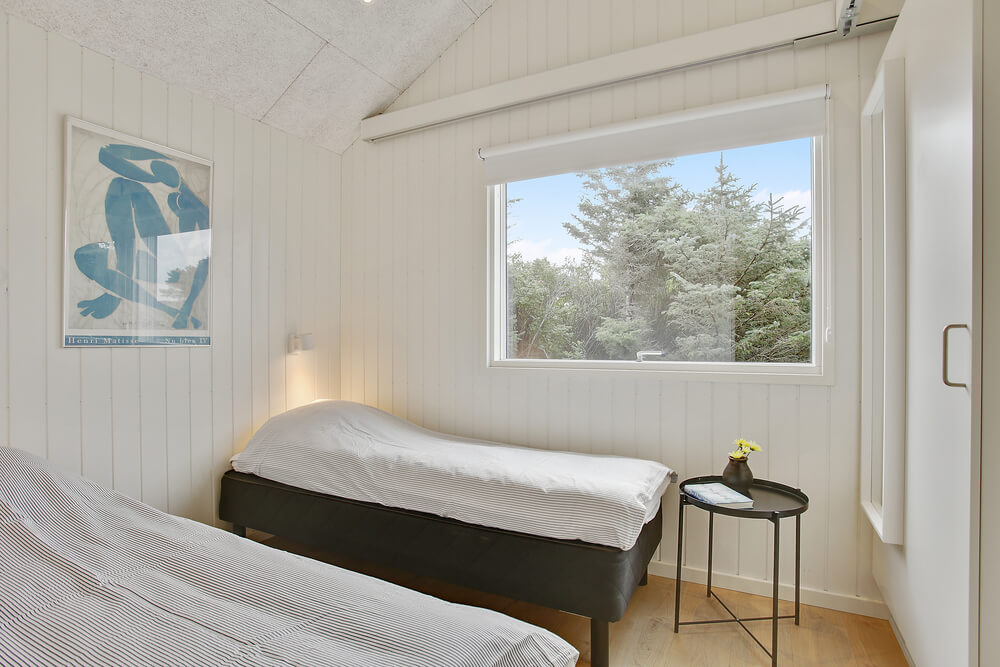 Ett av de 5 utmärkta sovrummen i lyxstuga nr 411 i Nordjylland.