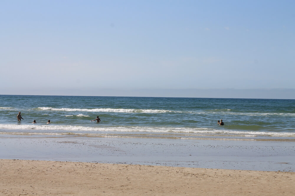 Stranden i närheten av lyxhus 411 i Nordjylland bjuder in till en promenad.