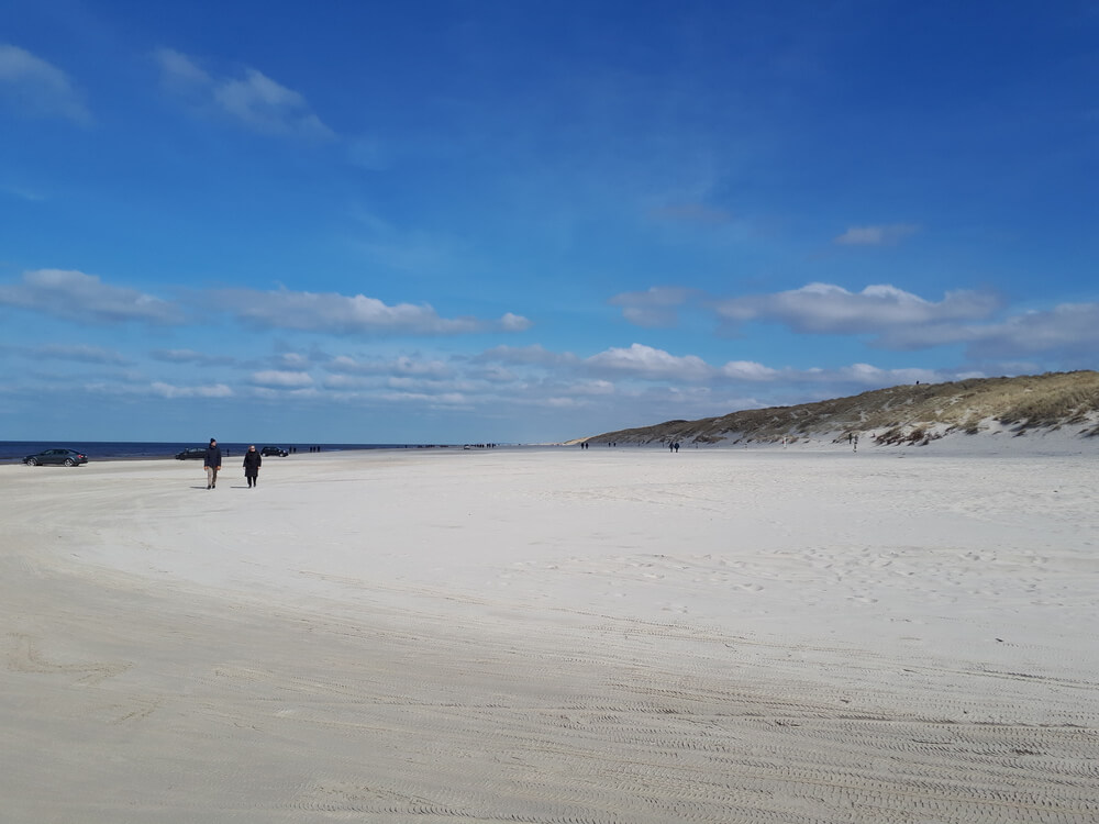 Stranden i närheten av lyxhus 411.