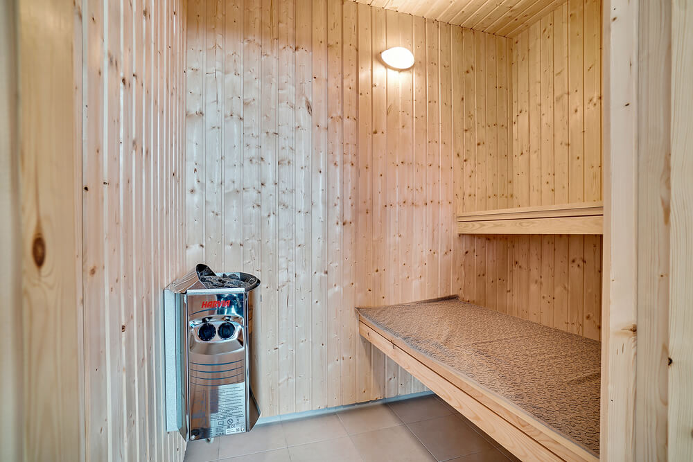 Njut av bastuvärmen i lyxstuga nr 425 för 16 personer