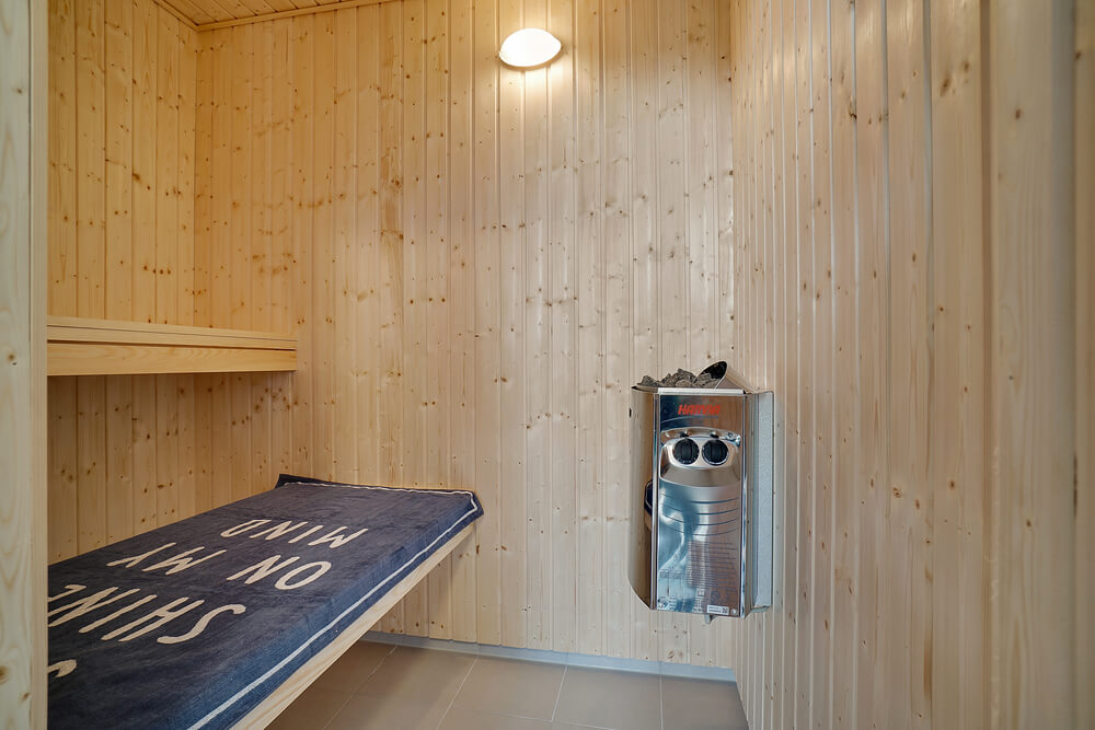 Njut av bastuvärmen i lyxstuga nr 426 för 16 personer