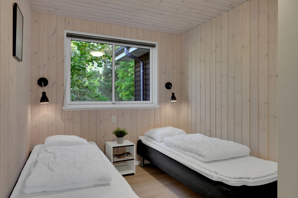 Ett av de 12 utmärkta sovrummen i lyxstuga nr 438 i Nordsjälland.