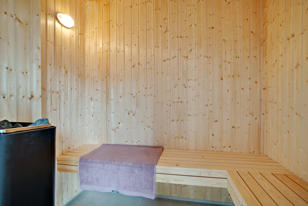Njut av bastuvärmen i lyxstuga nr 439 för 24 personer