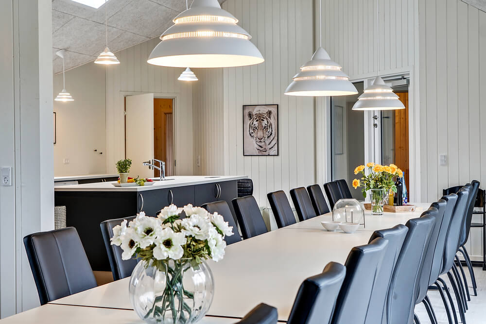 Ni kan sitta 30 personer tillsammans i vardagsrummet när ni besöker lyxhus nr 431 i Limfjorden.