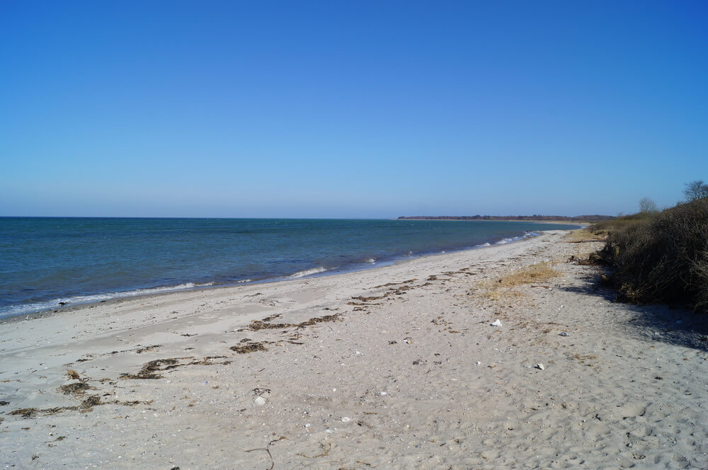 Stranden i närheten av lyxhus 428.