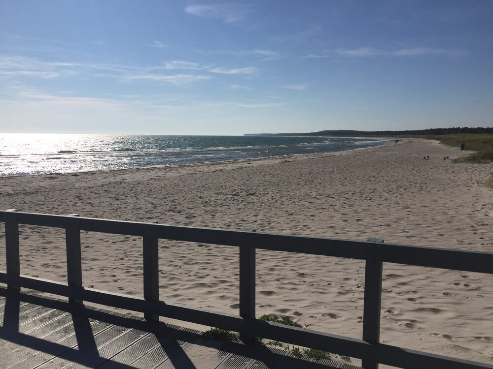 Den vackra stranden i närheten av lyxhus 442 vid Østjylland.