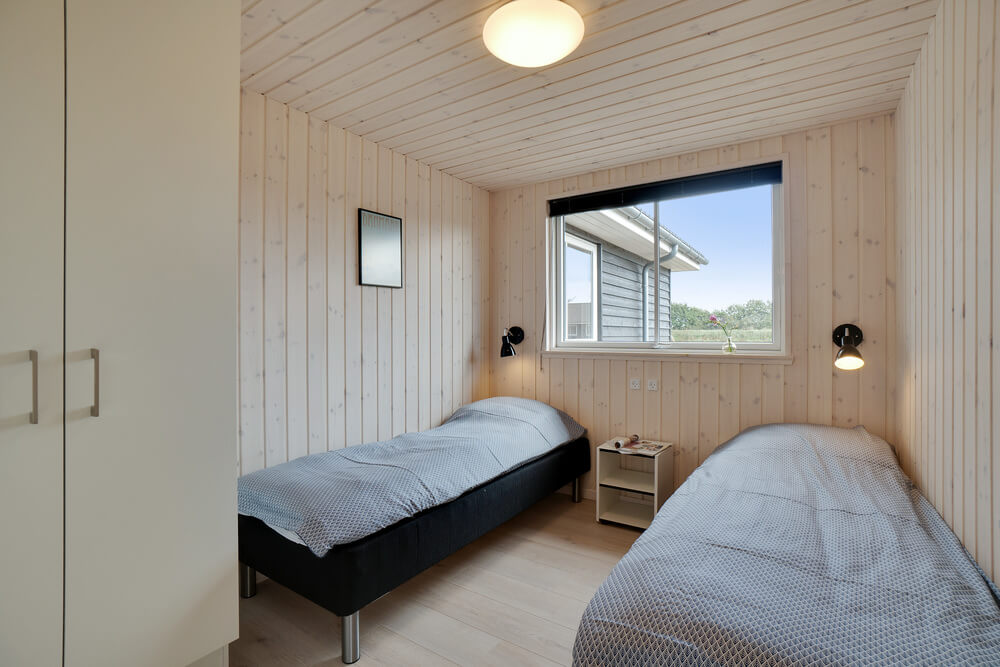Ett av de 12 utmärkta sovrummen i lyxstuga nr 467 i Vestjylland.