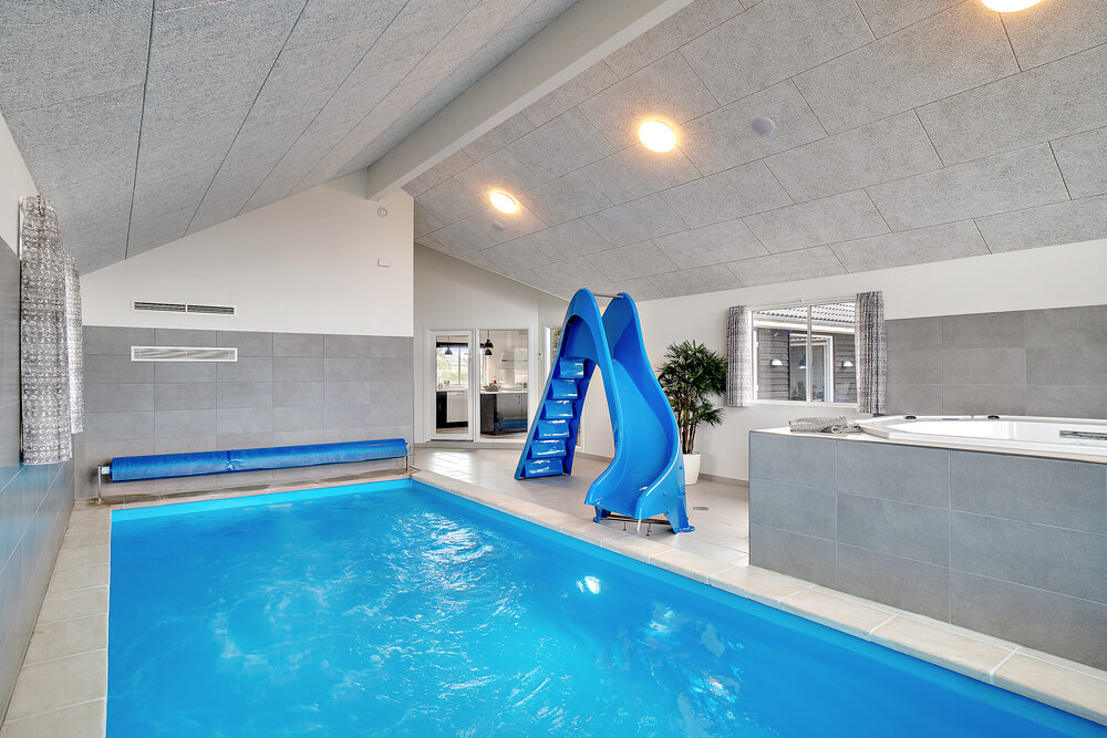 Den härliga poolen i lyxstuga nr 467 för 30 personer