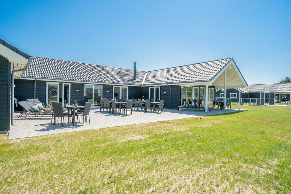 På terrassen i sommarhus nr 467 finns det plats för upp till 30 gäster.