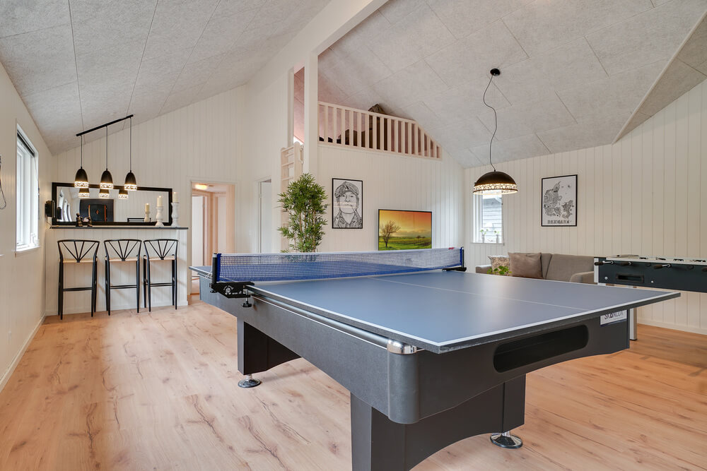 Förutom de många timmar som du kan tillbringa i stugans poolavdelning erbjuder lyxstuga 449 även biljard, bordtennis och dart
