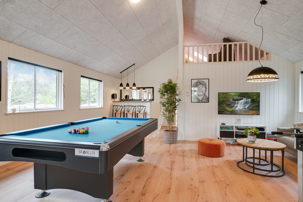 Tävla i sommarhusets aktivitetsrum när ni besöker lyxhus nr 449 i Bornholm.