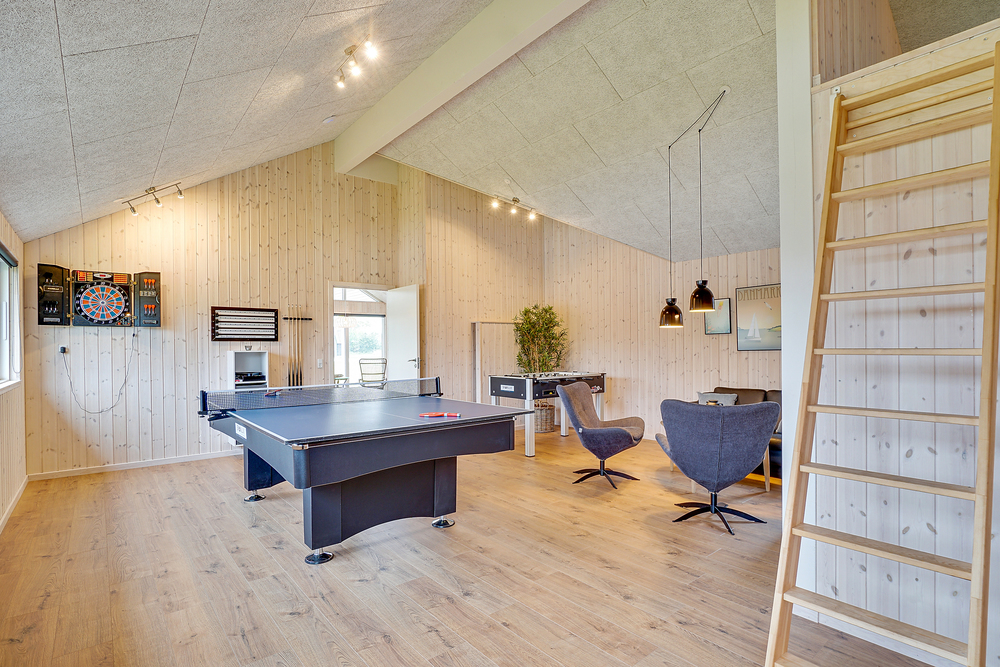 Tävla i sommarhusets aktivitetsrum när ni besöker lyxhus nr 472 i Østjylland.