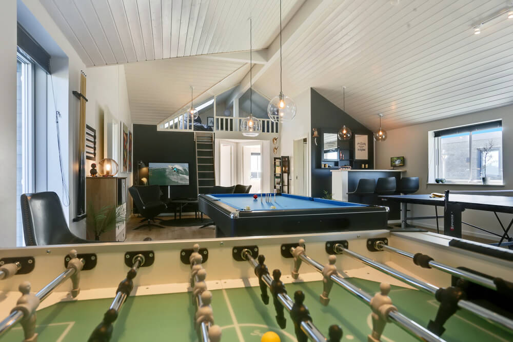 Tävla i sommarhusets aktivitetsrum när ni besöker lyxhus nr 476 i Nordjylland.