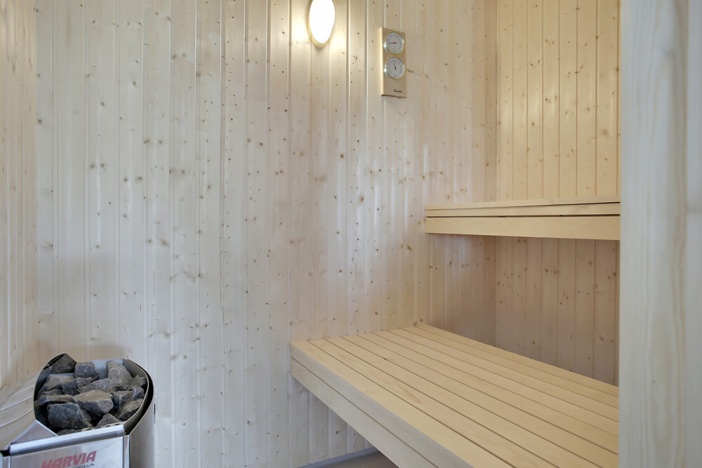 Njut av bastuvärmen i lyxstuga nr 459 för 16 personer