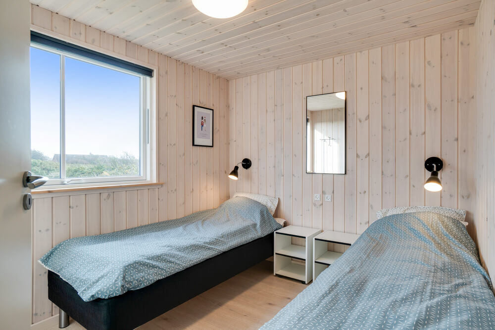 Ett av de 7 utmärkta sovrummen i lyxstuga nr 478 i Vestjylland.