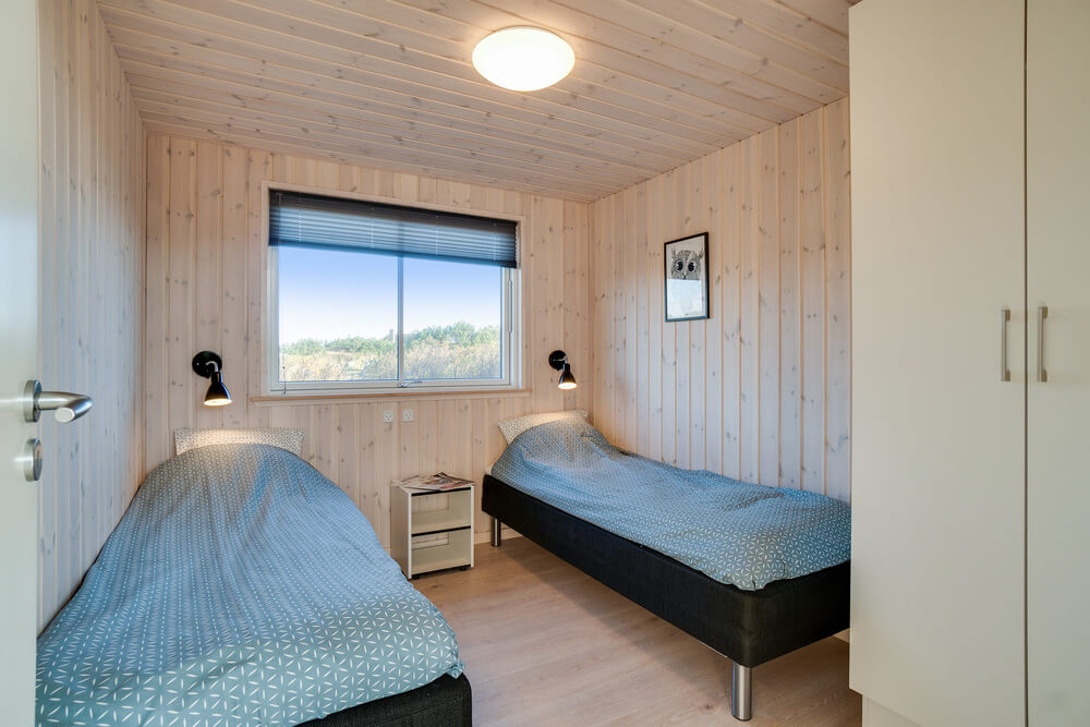 Ett av de 7 utmärkta sovrummen i lyxstuga nr 477 i Vestjylland.