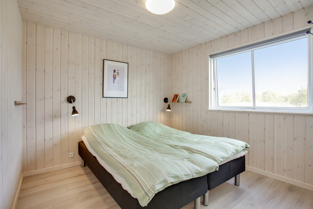 Ett av de 7 utmärkta sovrummen i lyxstuga nr 489 i Østjylland.