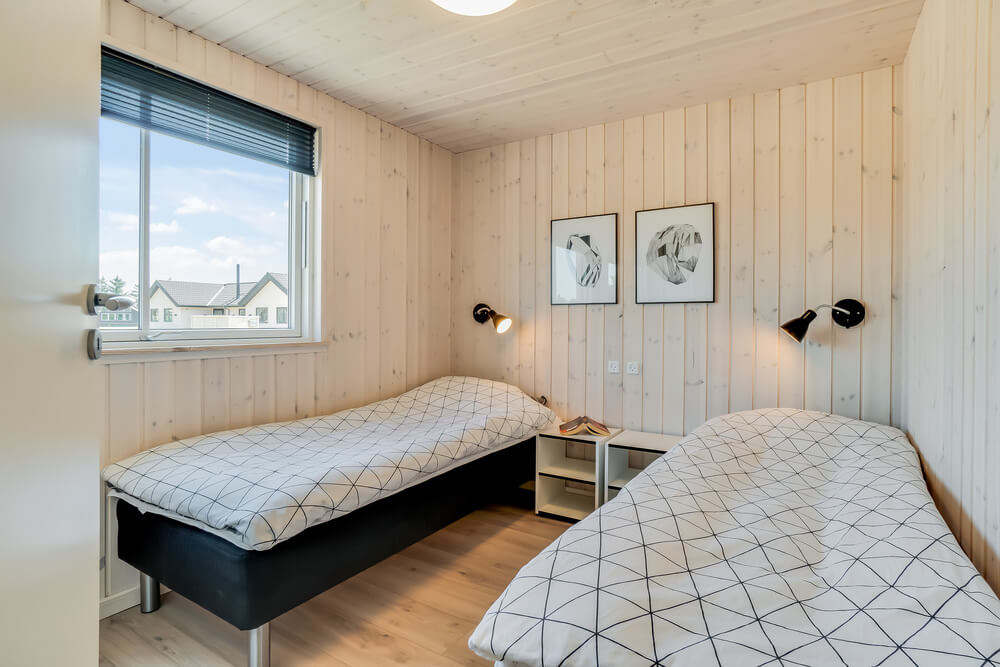 Ett av de 7 utmärkta sovrummen i lyxstuga nr 475 i Vestjylland.