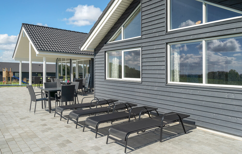 Stor terrass i lyxstuga nr 490 i Lolland/Falster/Møn.