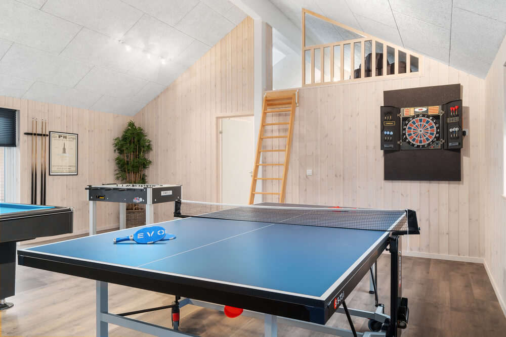 Förutom de många timmar som du kan tillbringa i stugans poolavdelning erbjuder lyxstuga 727 även biljard, bordtennis och dart