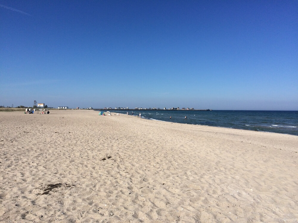 Stranden i närheten av lyxhus 733 i Tyskland bjuder in till en promenad.
