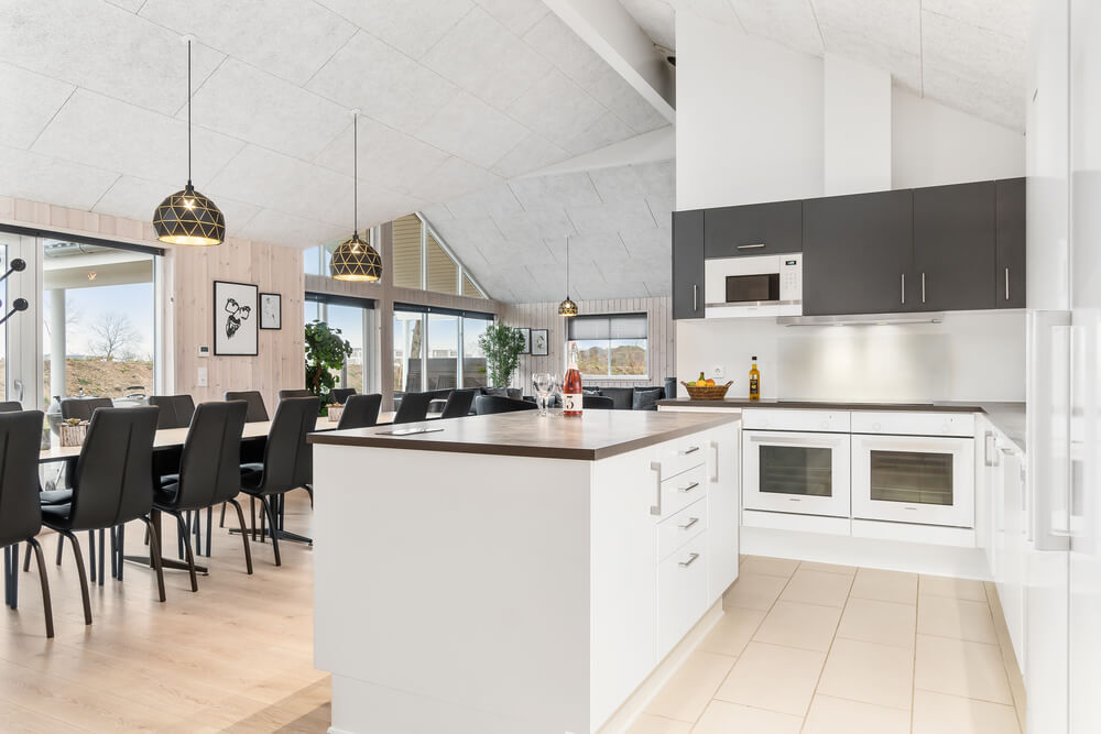 Köket i lyxstuga nr 733 är generöst inrett.