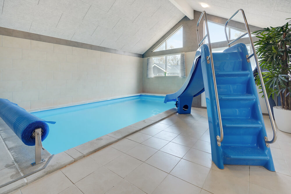 Den härliga poolen i lyxstuga nr 509 för 16 personer
