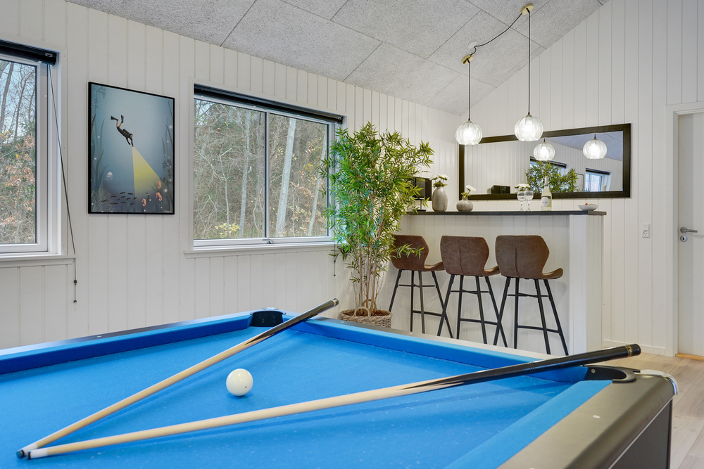 Förutom de många timmar som du kan tillbringa i stugans poolavdelning erbjuder lyxstuga 517 även biljard, bordtennis och dart