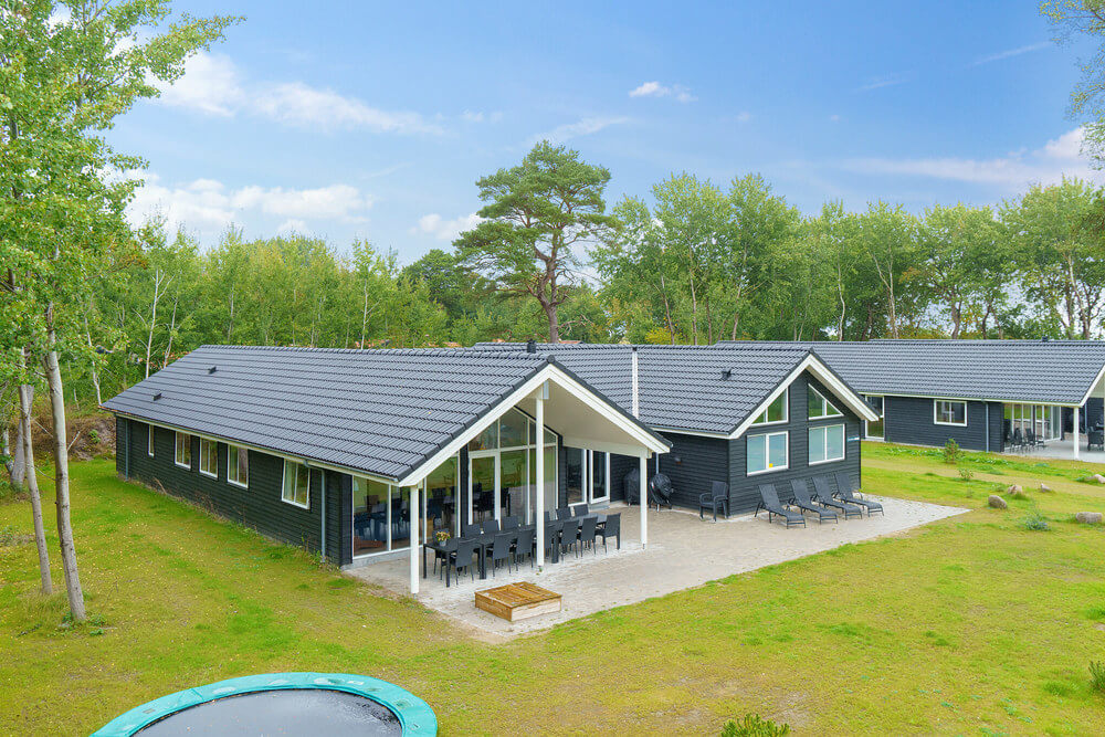 I Lolland/Falster/Møn ligger detta vackra poolhus nr 506 med plats för 18 personer.