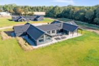 I Sydjylland ligger detta vackra poolhus nr 531 med plats för 30 personer.