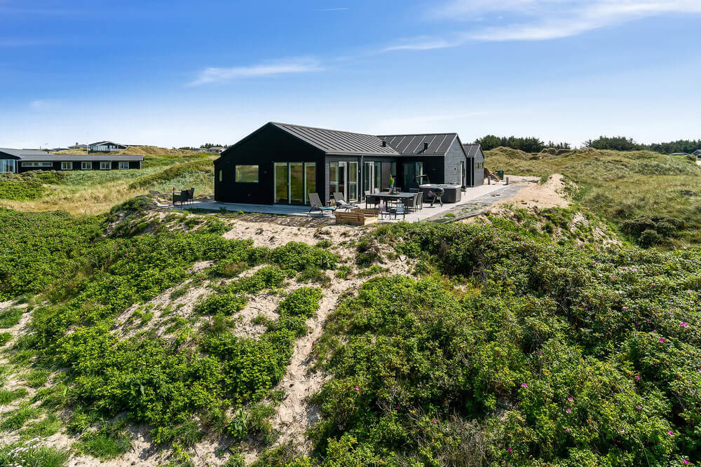 Njut av spabadets värme i lyxstuga nr 514 i Nordjylland