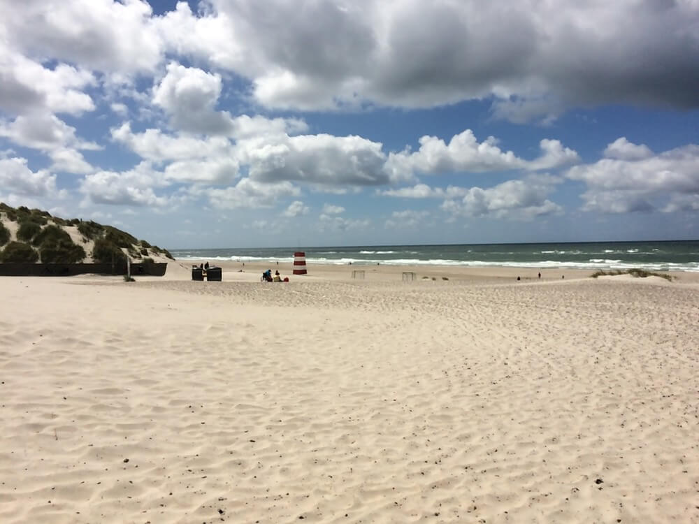 Stranden i närheten av lyxhus 518.