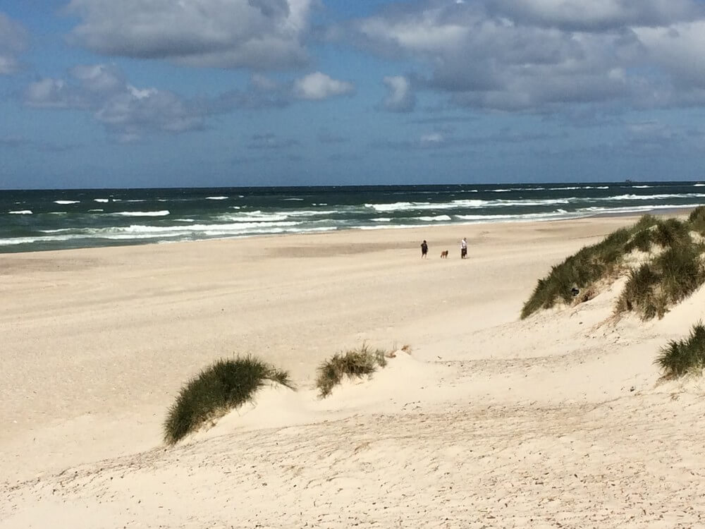 Den vackra stranden i närheten av lyxhus 518 vid Vestjylland.