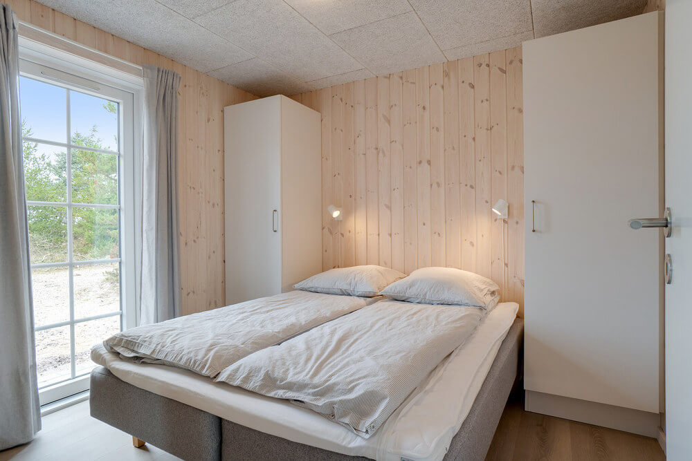 Ett av de 5 utmärkta sovrummen i lyxstuga nr 518 i Vestjylland.
