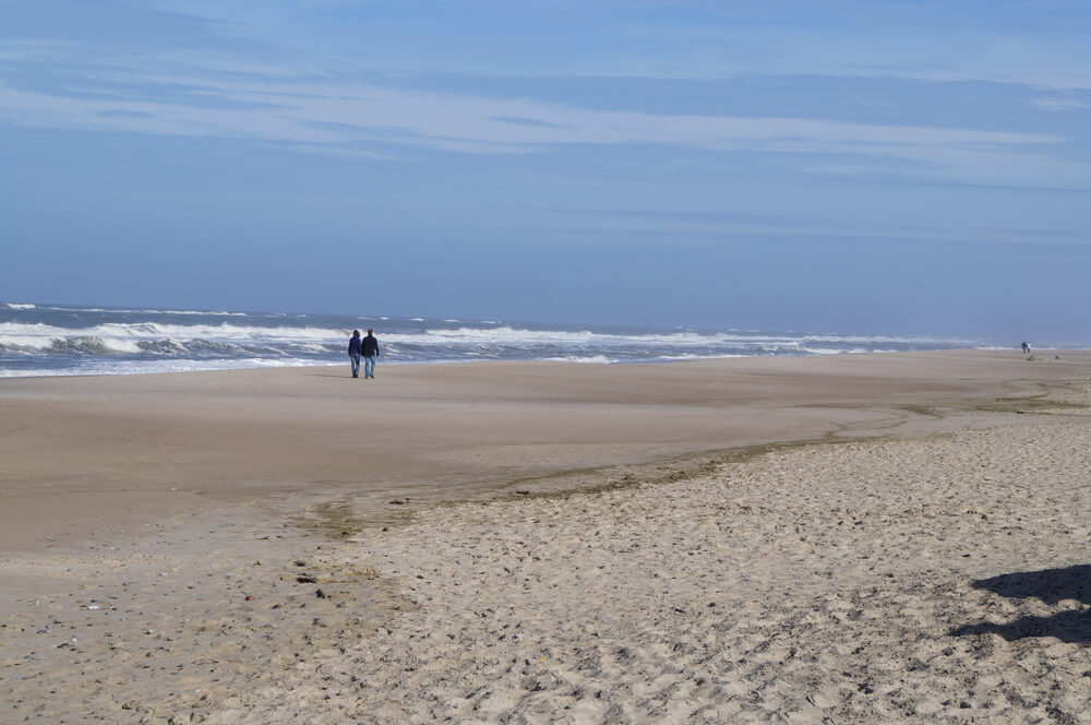 Den vackra stranden i närheten av lyxhus 528 vid Vestjylland.